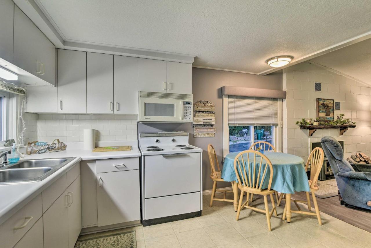 East Tawas Cabin With Lake Huron Access And Views Экстерьер фото