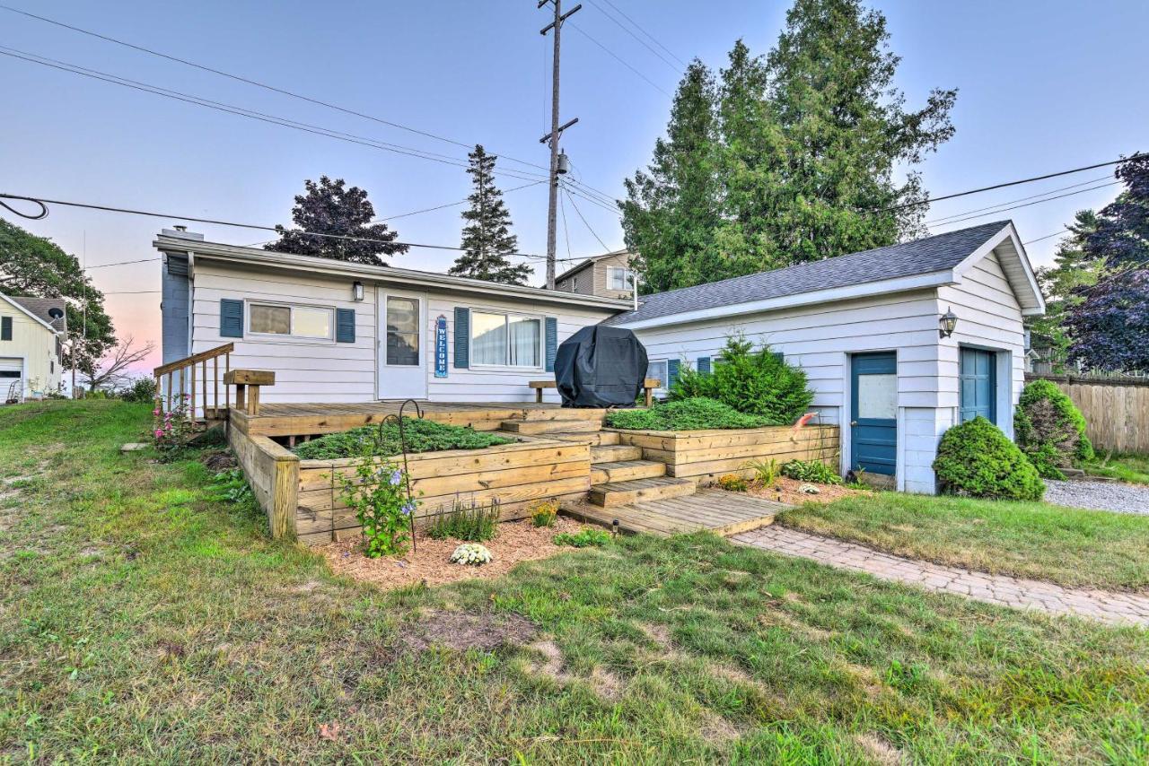 East Tawas Cabin With Lake Huron Access And Views Экстерьер фото